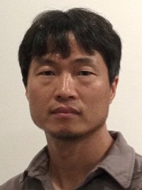 기억과 망각이 얽힌 영정 찍으며 오월 광주의 또 다른 얼굴 만들어 ...
