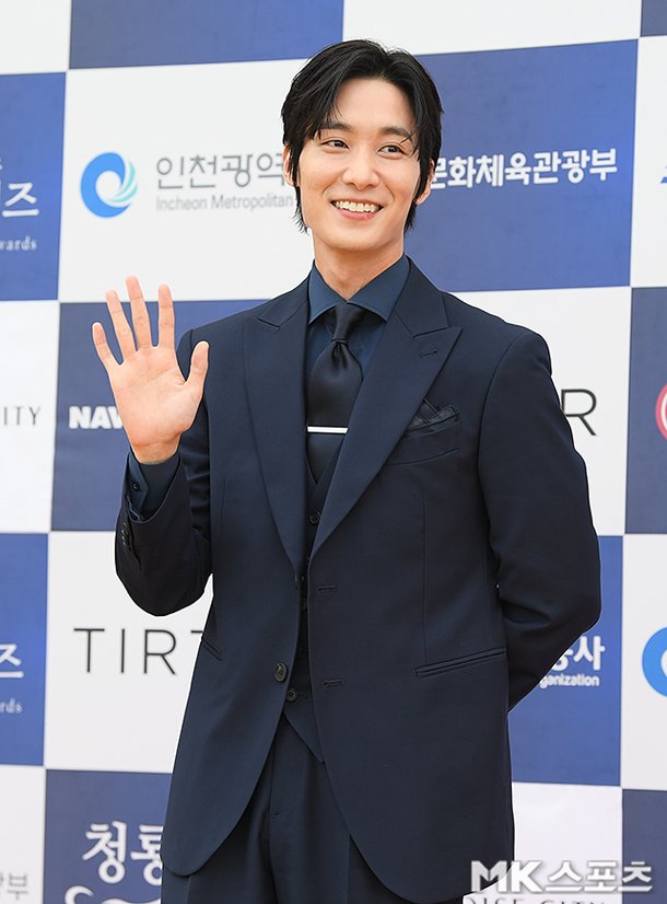 장률 '부드러운 미소' [MK포토] : 네이트 연예