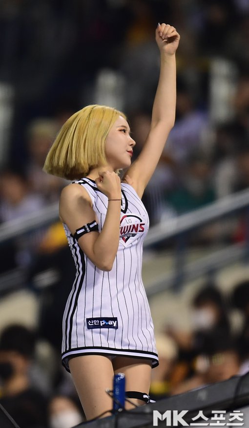 치어리더 이진 '두산 서현숙을 대적할 LG의 단발좌' [MK화보] : 네이트 스포츠