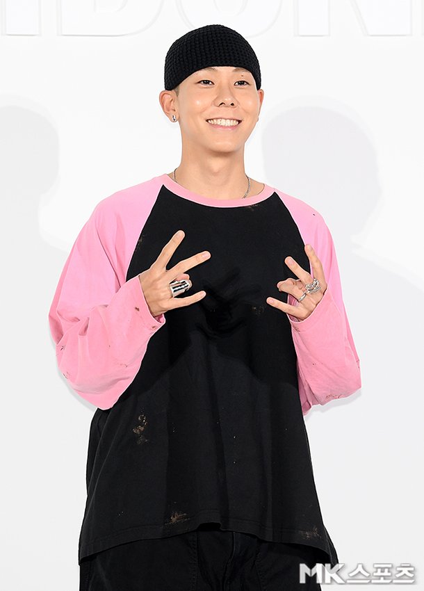 로꼬 '멋진 미소' [MK포토] : 네이트 연예