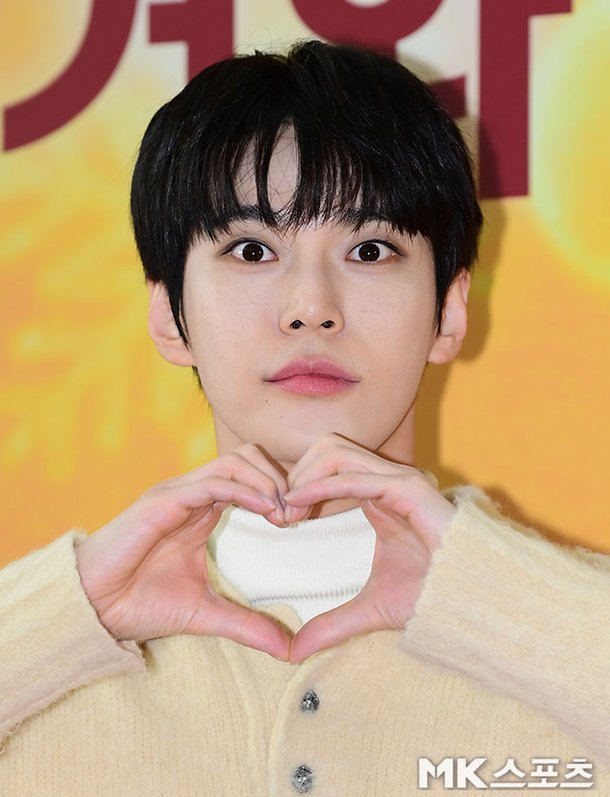 NCT 도영 '눈빛봐라…총명하구나' | 아이돌24시 : 네이트 연예