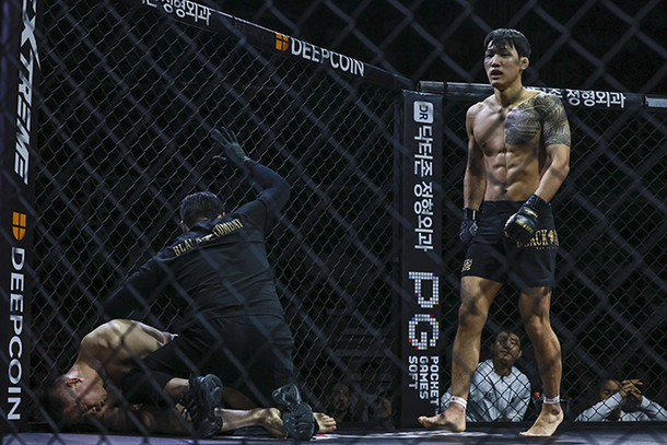 UFC 남의철 넘은 박어진 "블랙컴뱃 2체급 석권" : 네이트 스포츠