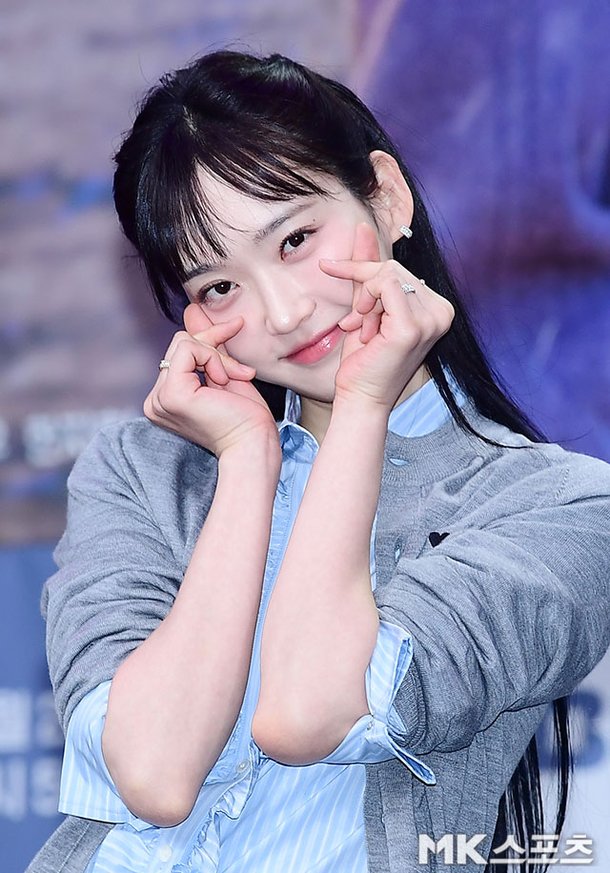 한지현 '사랑스러운 손하트' [MK포토] : 네이트 연예