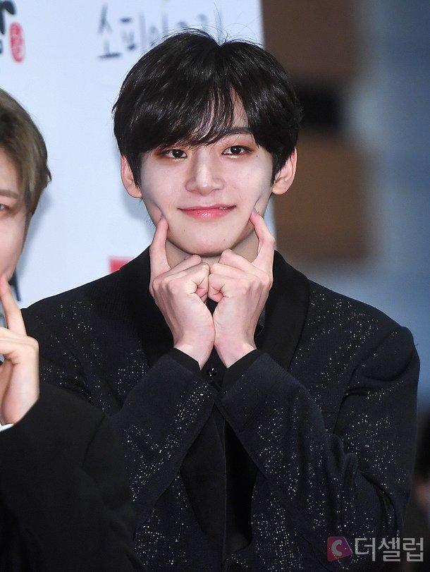 [더셀럽포토]크래비티 정모 '안구정화 타임' : 네이트 연예