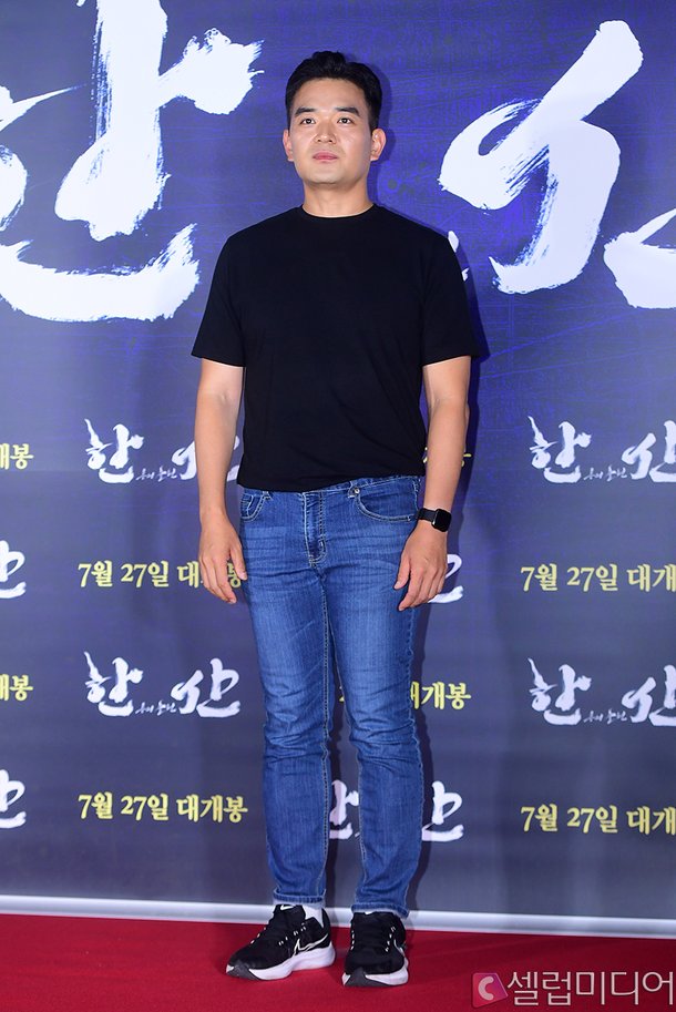 [셀럽포토]김재영 '우리 영화 많이 사랑해주세요' : 네이트 연예