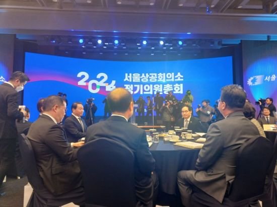 최태원, 서울상의 회장 만장일치 추대…대한상의 회장 사실상 연임 : 네이트 뉴스