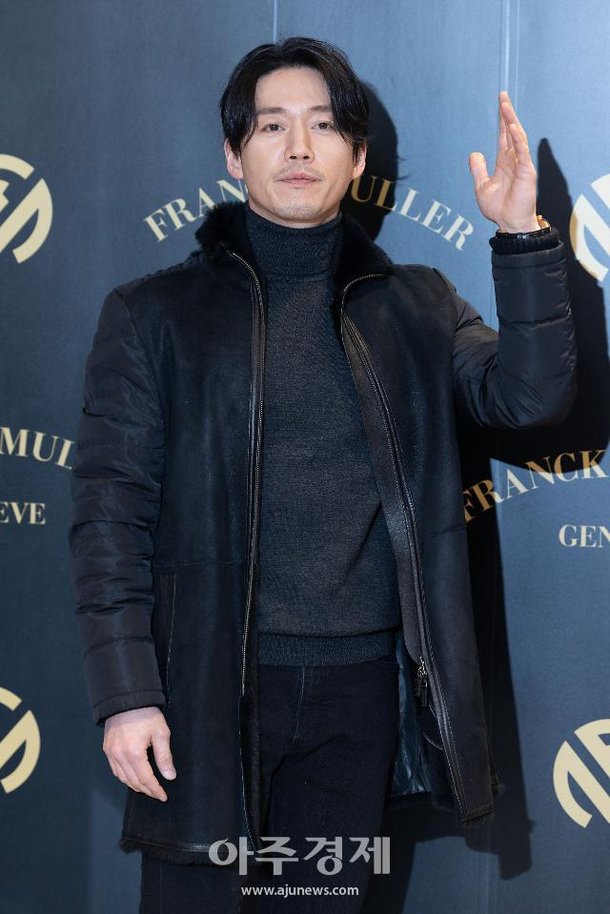 [화보] 장혁, '멋짐 장착!' : 네이트 뉴스