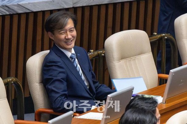 [포토] 밝게 미소보이는 조국 대표 : 네이트 뉴스