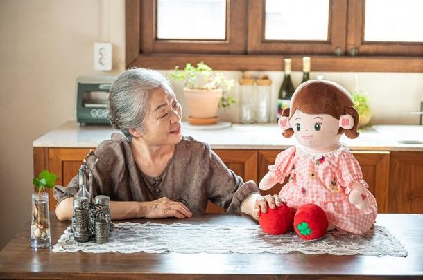 AI robot Hyodol selected for state elderly care project : 네이트 뉴스