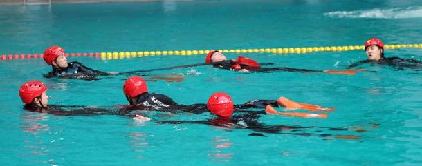 Bupyeong fire station conducts winter water rescue training : 네이트 뉴스