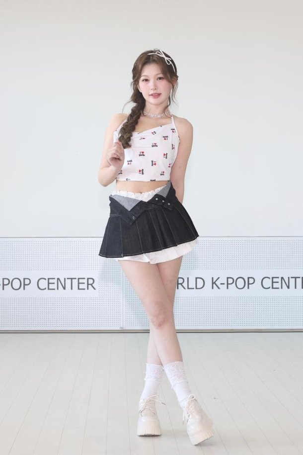 Bling One CN holds photo shoot in World K-pop center : 네이트 뉴스