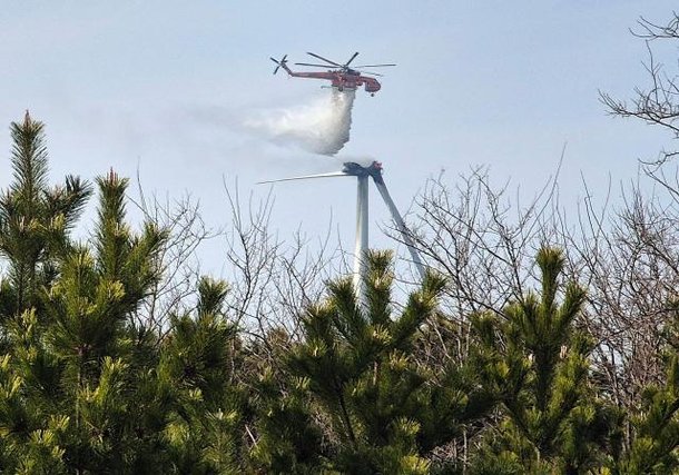 Three workers killed in wind turbine fire in Yeongdeok : 네이트 뉴스