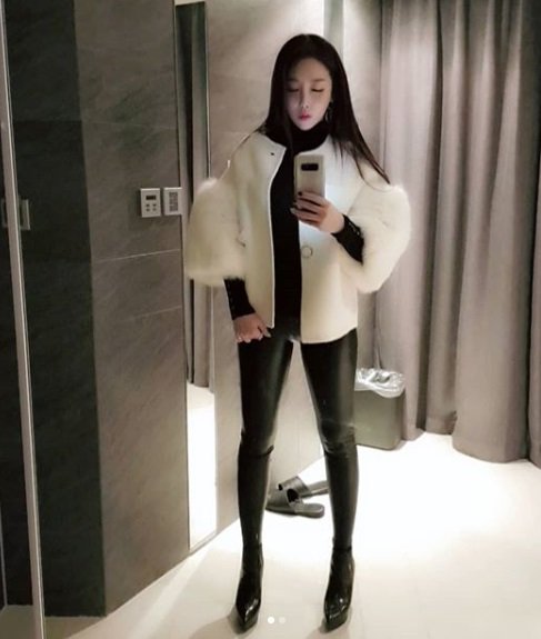 '덕화다방' 숙행, 몸매 실화?…가죽바지 입고 완벽 …