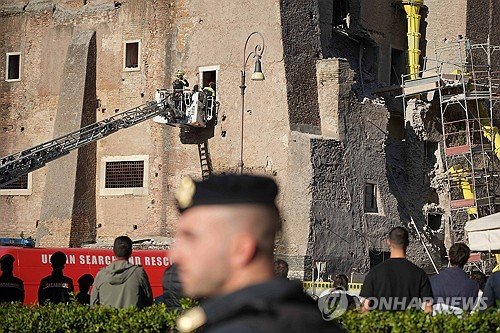 Italy Medieval Tower Collapsed : 네이트 뉴스