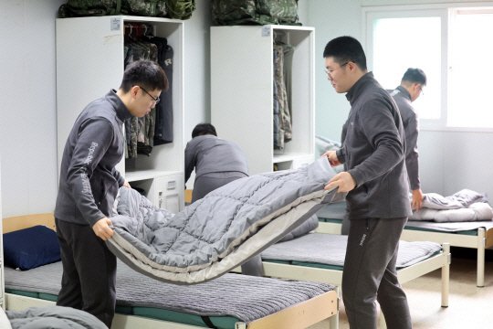 軍 녹색 모포·포단 역사속으로…신형수통 2026년 까지 교체 : 네이트 뉴스