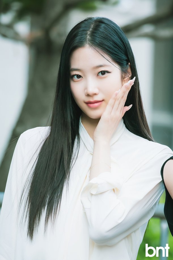 [bnt포토] 르세라핌 카즈하 '짱예쁨' : 네이트 뉴스