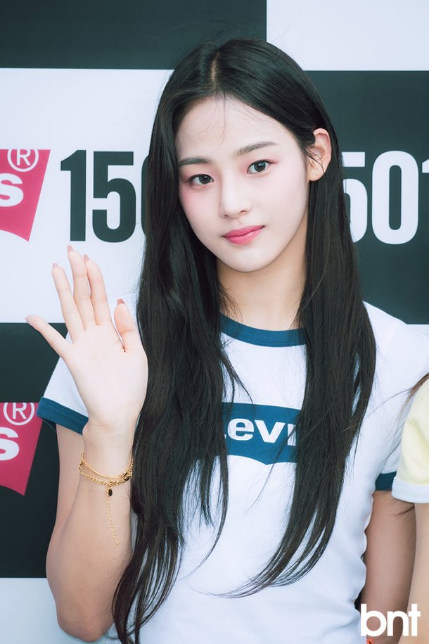 [bnt포토] 뉴진스 민지 '안녕' : 네이트 뉴스