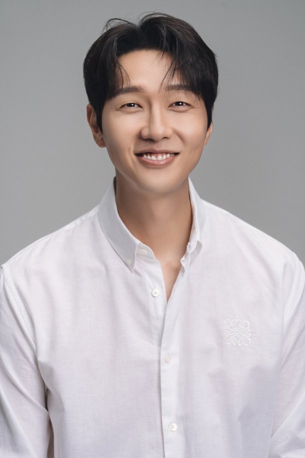 지현우, 새 프로필 공개…소년미부터 카리스마까지 : 네이트 연예