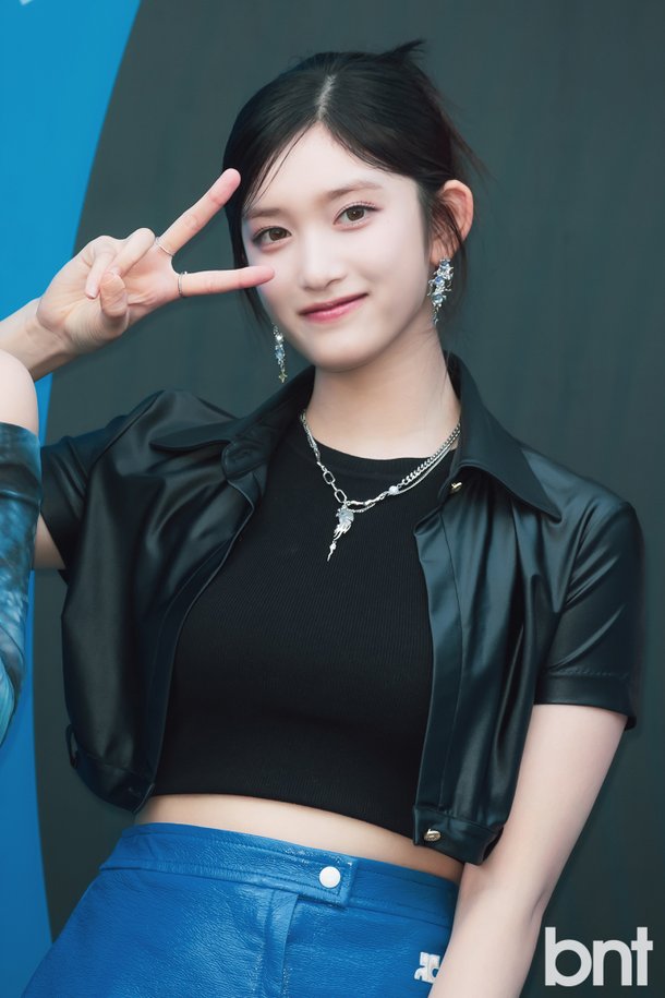 [bnt포토] 아이브 이서 '귀염뽀짝' : 네이트 뉴스