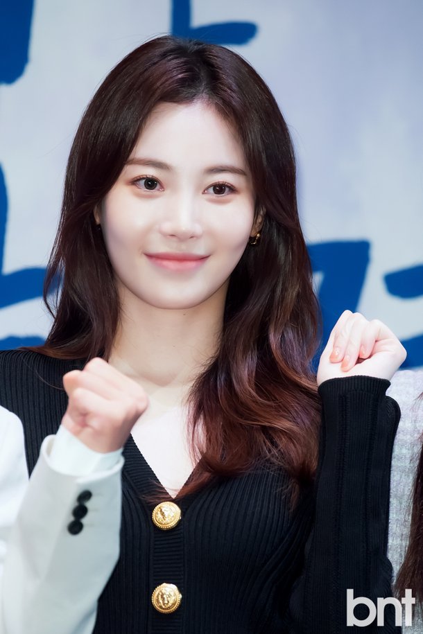 [bnt포토] 유라 '은은한 미소' : 네이트 뉴스