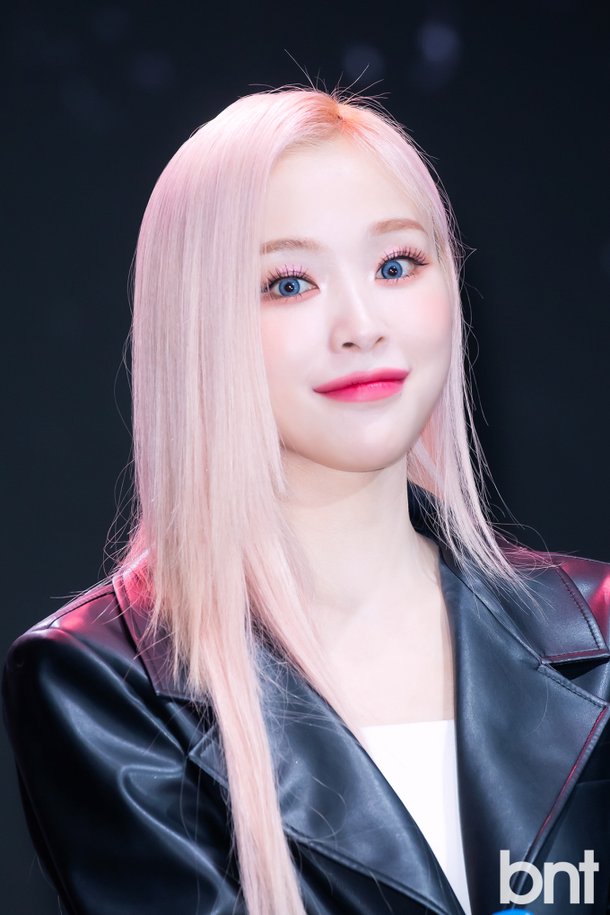 [포토] 드림캐쳐 가현 '달콤살벌(?)한 눈맞춤' : 네이트 뉴스