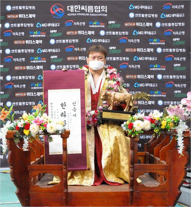 씨름 김보경, 항암 복귀 친구 이주용 꺾고 한라장사 : 네이트 스포츠