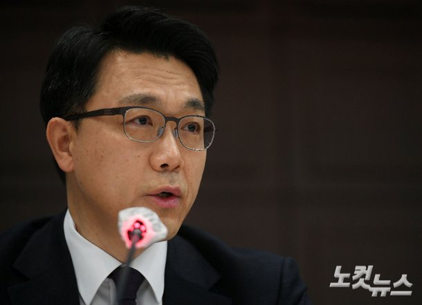 김진욱 