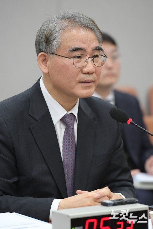 의원 질의에 답변하는 조한창 헌법재판소 재판관 후보자 : 네이트 뉴스
