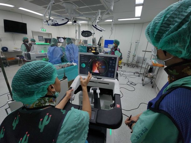 AI, surgical robots power S. Korean medtech's export boom : 네이트 뉴스