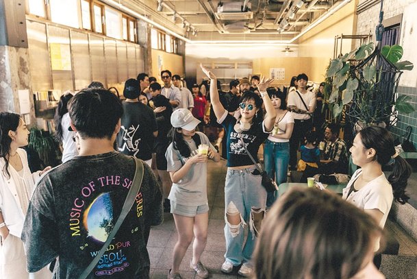 Wake, caffeinate, rave: Seoul's early-morning coffee parties are in ...