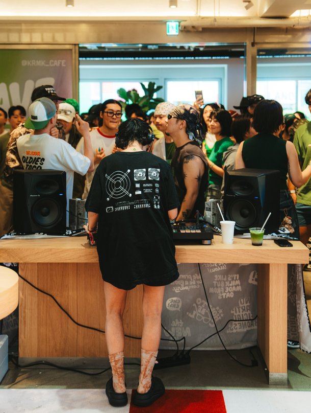 Wake, caffeinate, rave: Seoul's early-morning coffee parties are in ...