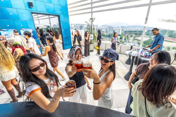 Wake, caffeinate, rave: Seoul's early-morning coffee parties are in ...