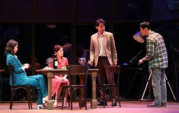 치밀하게 계산된 긴장감과 연기파 배우들의 앙상블…연극 '2시 22분' [D:현장] : 네이트 뉴스