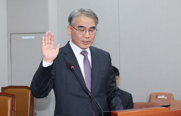 조한창 
