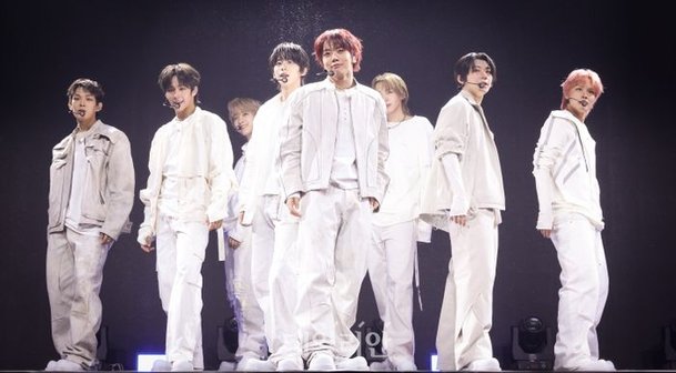 아홉 '새로운 모습으로' : 네이트 연예