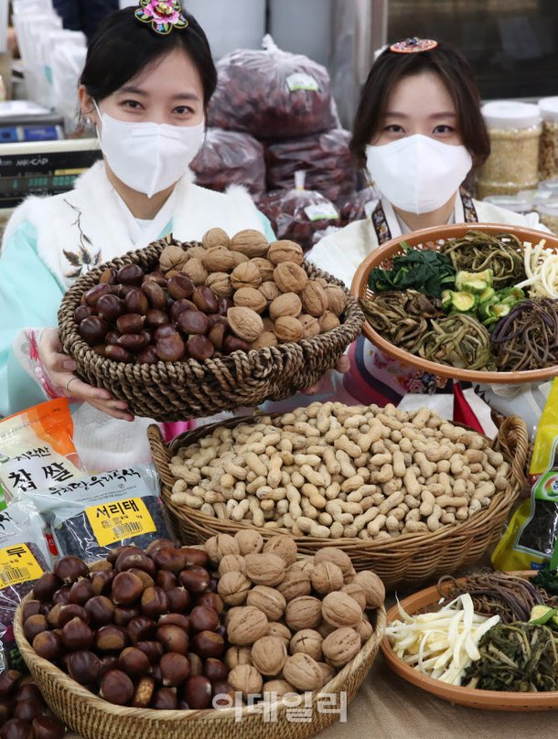 [포토] 부럼·오곡밥 등 정월대보름 먹거리 : 네이트 뉴스