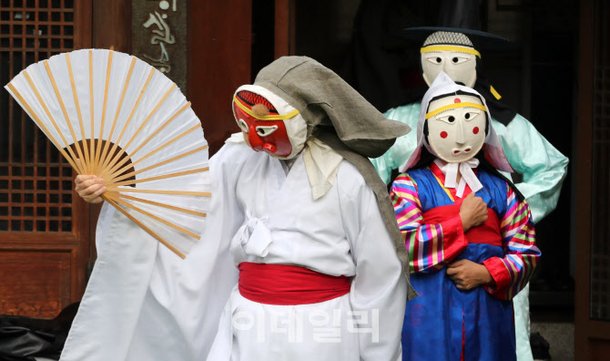 [포토]평등 가치 담은 '한국의 탈춤', 유네스코 인류무형문화유산 등재 : 네이트 뉴스