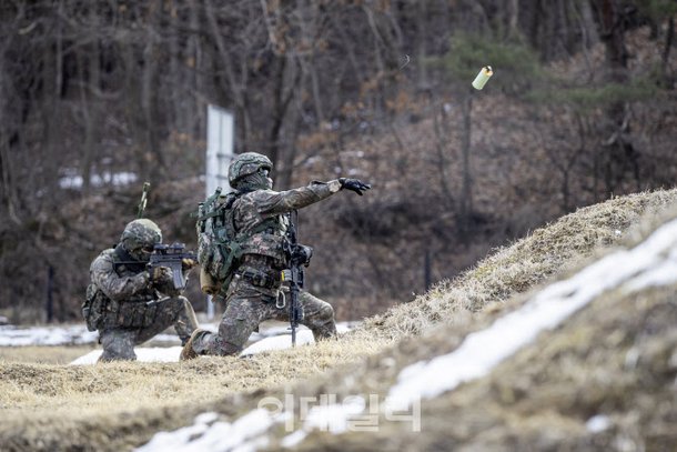 육군, 사격훈련 방법 개선…부대별 특성 따른 다양한 표적체계 활용 : 네이트 뉴스