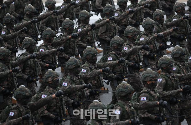 [포토]국군의 날, '분열하는 국군 장병들' : 네이트 뉴스