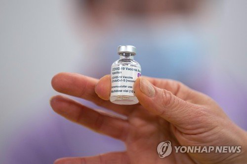 BRITAIN CORONAVIRUS PANDEMIC VACCINE : 네이트 뉴스