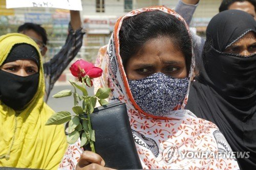 BANGLADESH FACTORY DISASTER ANNIVERSARY : 네이트 뉴스