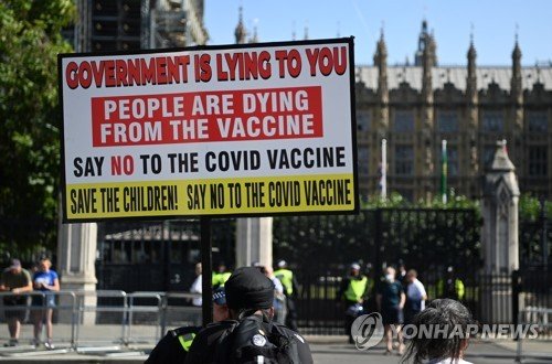 BRITAIN CORONAVIRUS ANTI VACCINATION : 네이트 뉴스