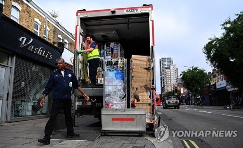 BRITAIN SUPPLY CHAIN LORRY DRIVERS : 네이트 뉴스