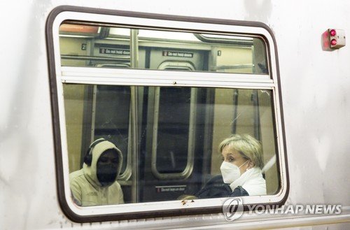 USA NEW YORK SUBWAY MASKS : 네이트 뉴스