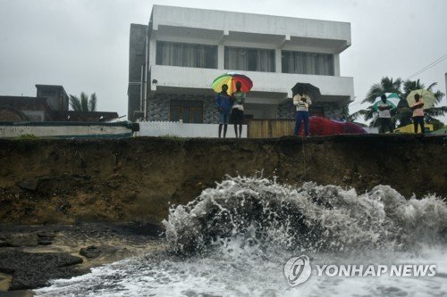INDIA CYCLONE MANDOUS : 네이트 뉴스
