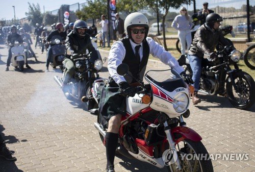 SOUTH AFRICA MASS MOTORCYCLE RIDE : 네이트 뉴스