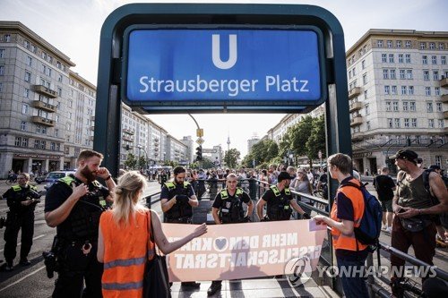 GERMANY CLIMATE ACTIVISM POLICE RAIDS : 네이트 뉴스