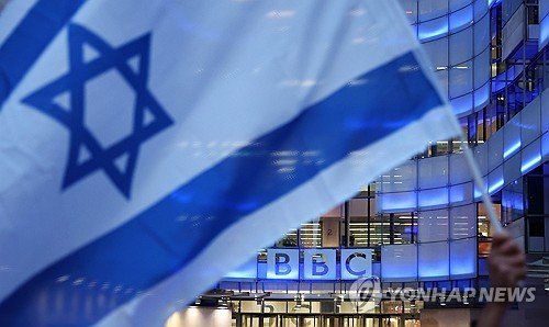 BRITAIN BBC JEWISH ASSEMBLY PROTEST : 네이트 뉴스