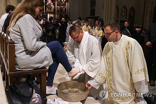 RELIGION EASTER RITES : 네이트 뉴스
