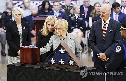 USA COL. PUCKETT CEREMONY : 네이트 뉴스
